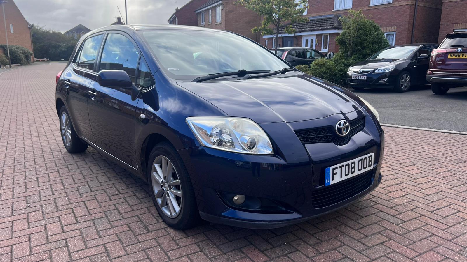 TOYOTA AURIS